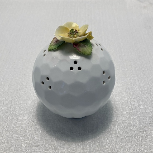 Rosina England Bone China Pomander Potpourri 3" Round Holder White Yellow Flower - Picture 1 of 9